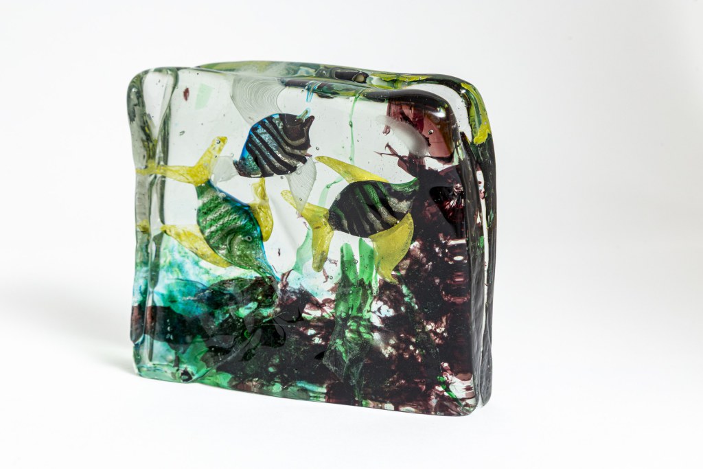 Medium Mid Century Murano Glass Aquarium Attributed to Alfredo Barbini For Cenedese